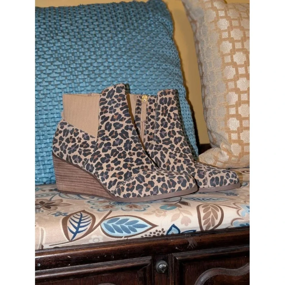 TOMS Leopard Print Wedge Ankle Booties Size 9.5 Women's Animal Print Zip‎ Boots